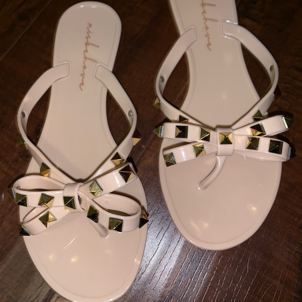 Cute sandals size 5.5